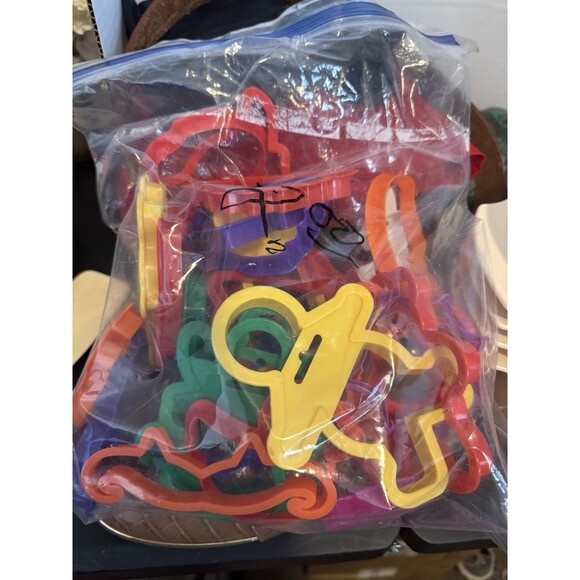 Vintage 1990's Assorted  WILTON Plastic Cookie Cutters Mixed Lot (30) - Picture 3 of 4
